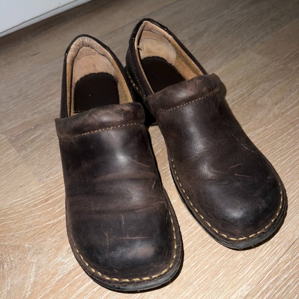 brown shoes